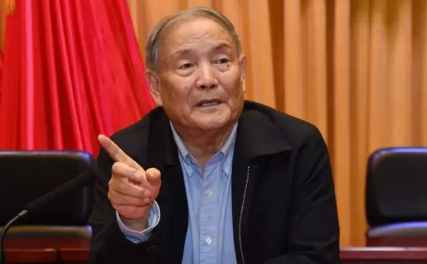 雎國余 北京大學(xué)經(jīng)濟(jì)研究所所長